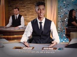 Tim layanan pelanggan profesional yang siap membantu pengguna warisanjitu